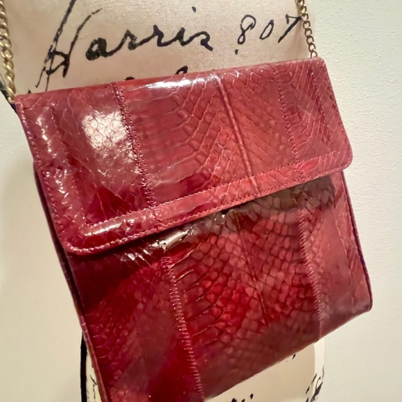VTG 70’s Genuine Snakeskin Clutch Shoulder Bag Red Gold chain strap Flap Rare - Picture 13 of 16